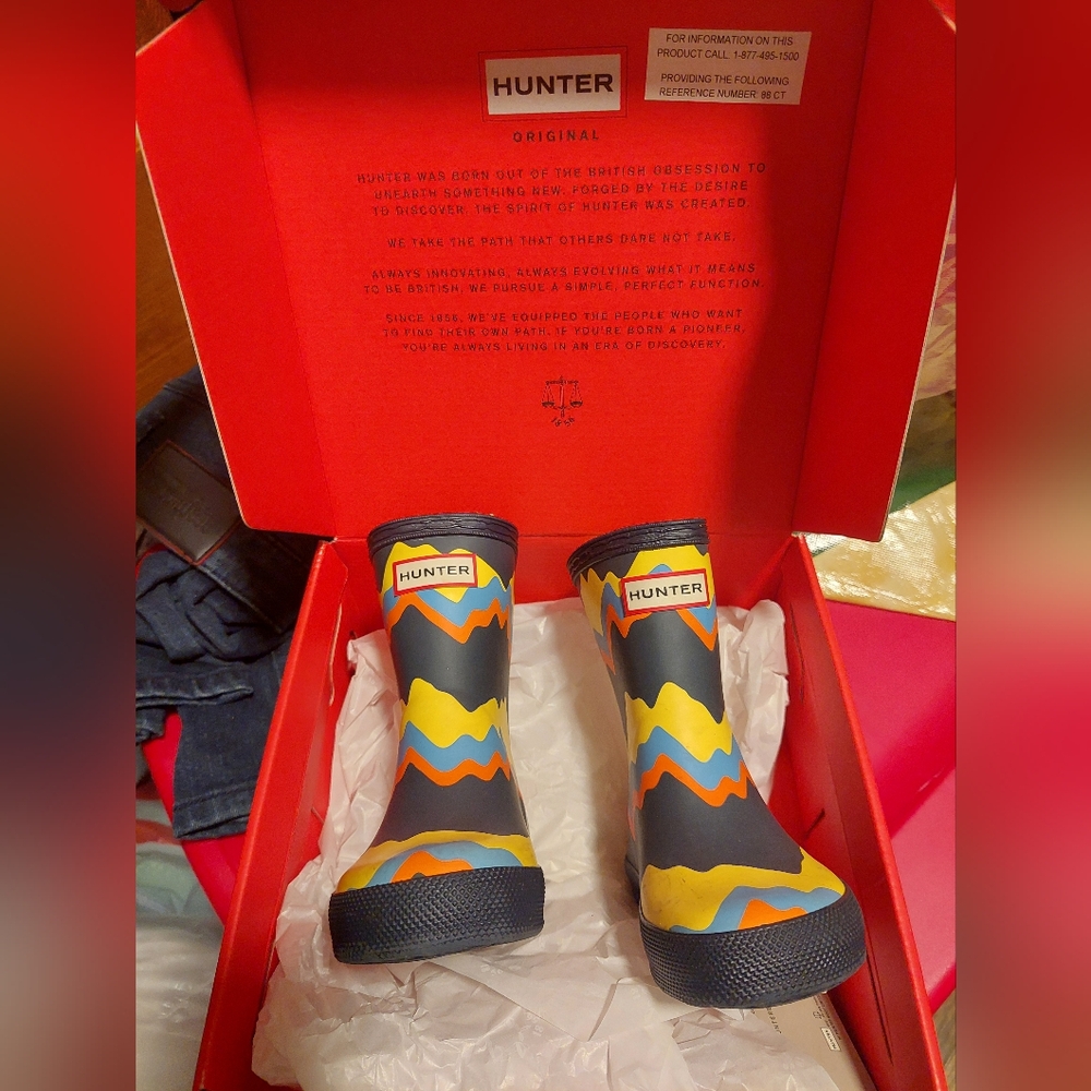 Hunter toddler boots size 6